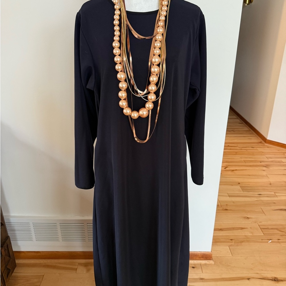 Minimalist long sleeve, pockets dress- black - Picture 12 of 12